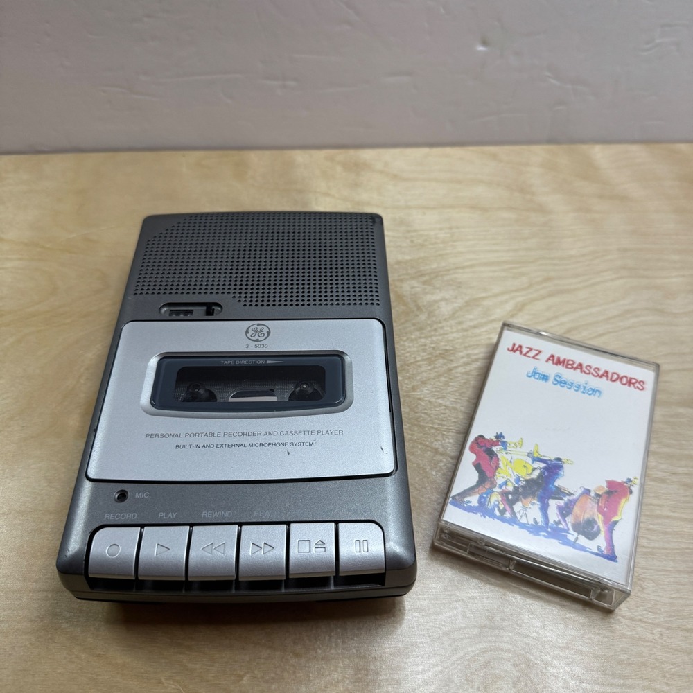 GE 3-5030 Personal Portable Cassette Player Recorder Built-in Mic Silver Tested
